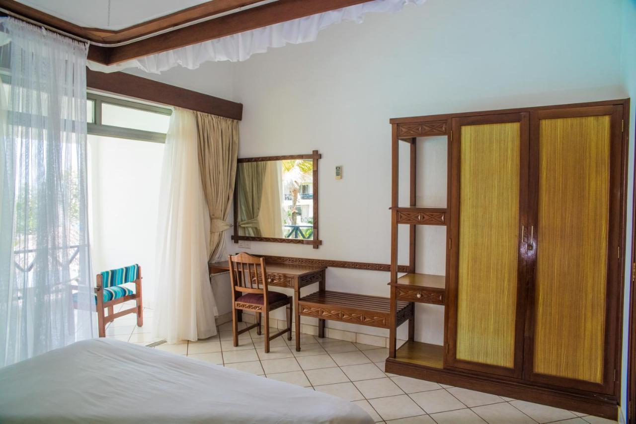 Nyali Beach Holiday Resort Exterior photo